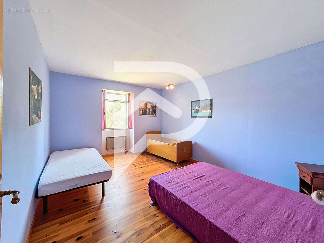 Maison à SAINT-LAGER-BRESSAC