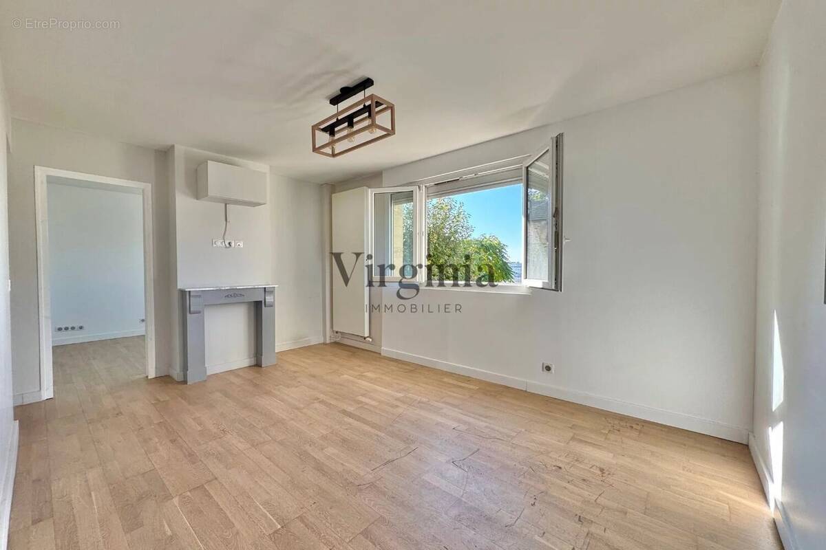 Appartement à CHARENTON-LE-PONT