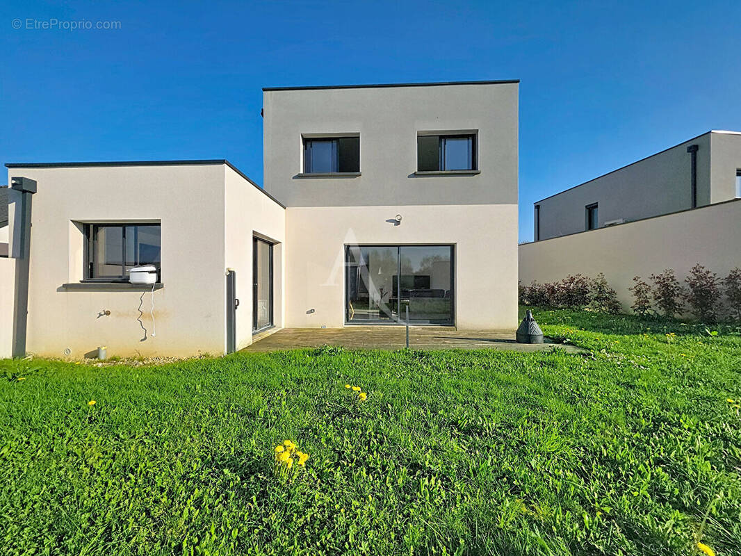Maison à MONTREUIL-JUIGNE