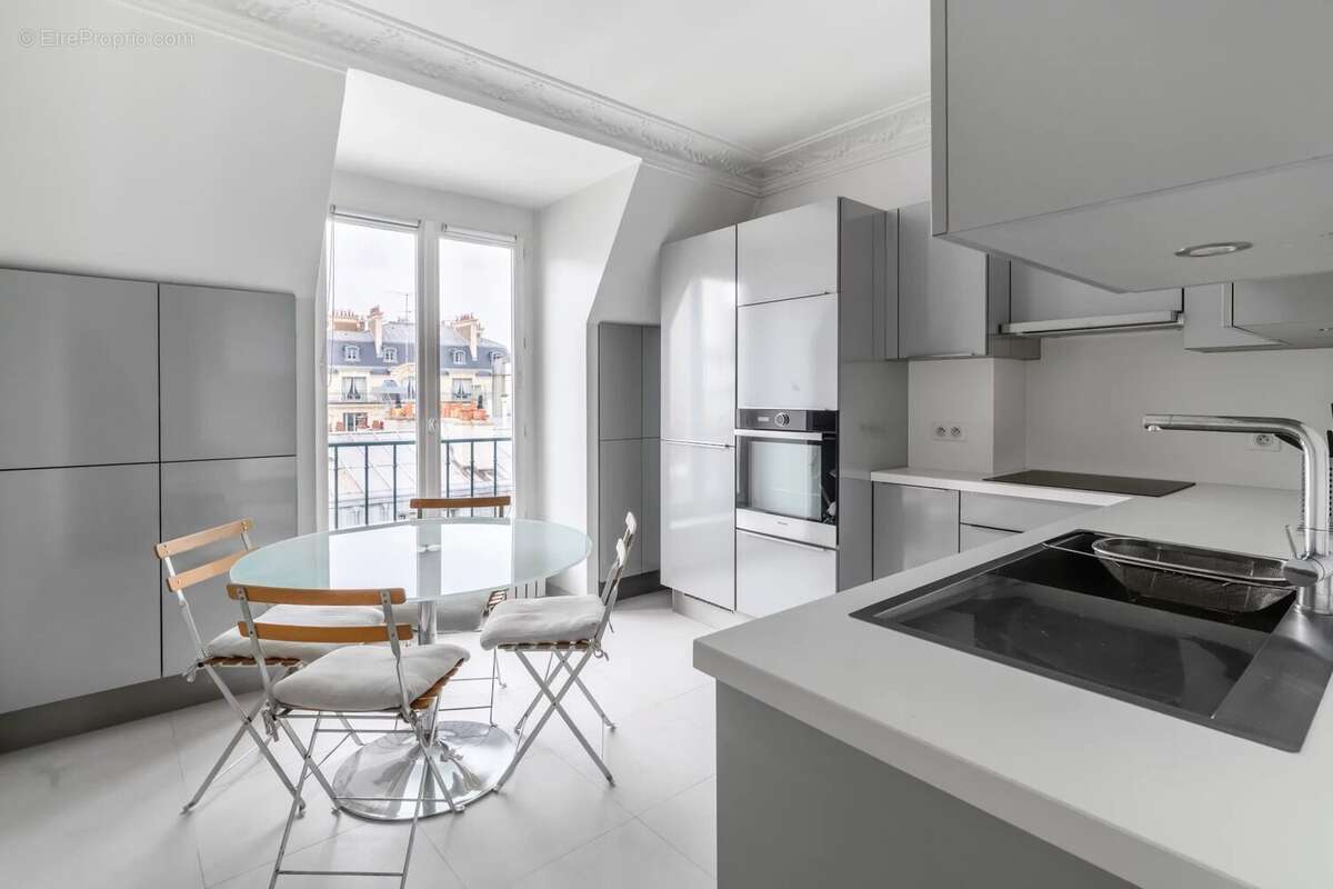 Appartement à PARIS-17E