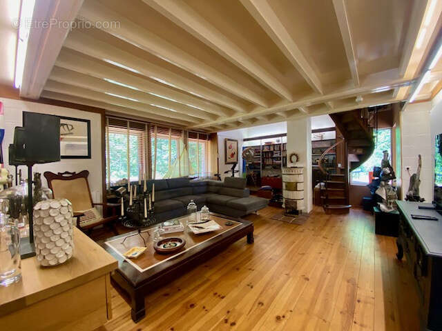 Maison d'architecte au coeur d'un domaine prive - photo 3