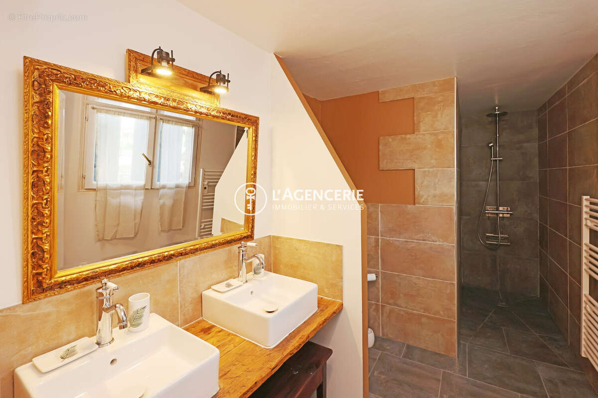 Maison à LES CABANNES