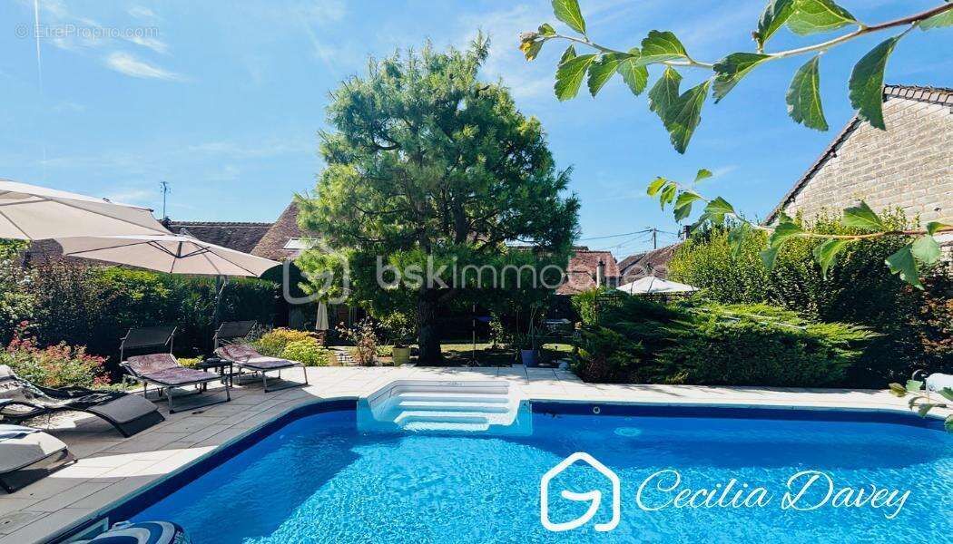 *** Véritable havre de paix pour cette magnifique Maison de caractère avec son beau jardin arboré et sa piscine sans aucun vis-à - photo 2