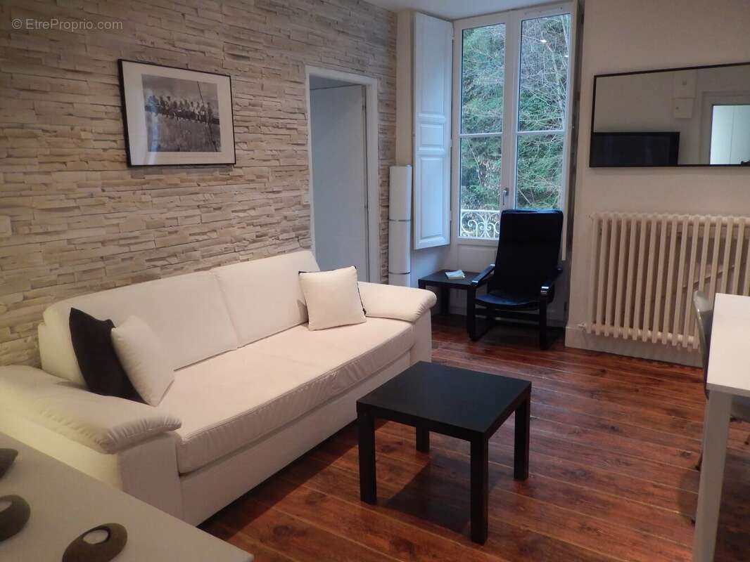 Appartement à EAUX-BONNES