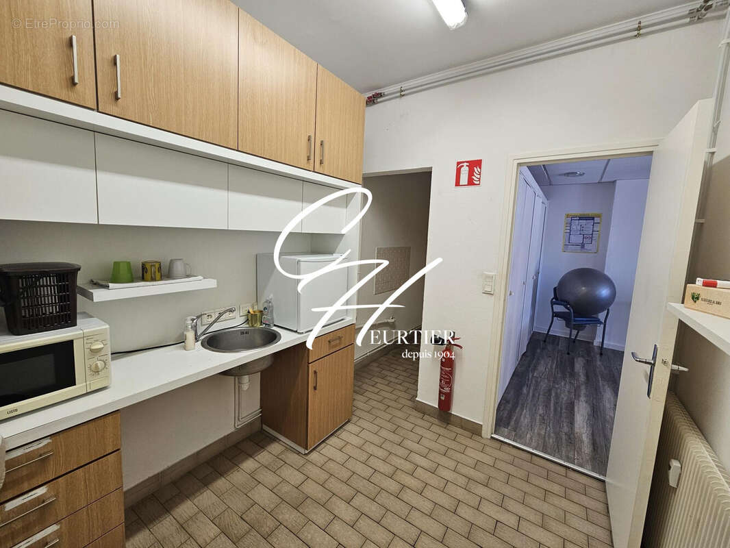 Commerce 42 m² à Voiron  - photo 7