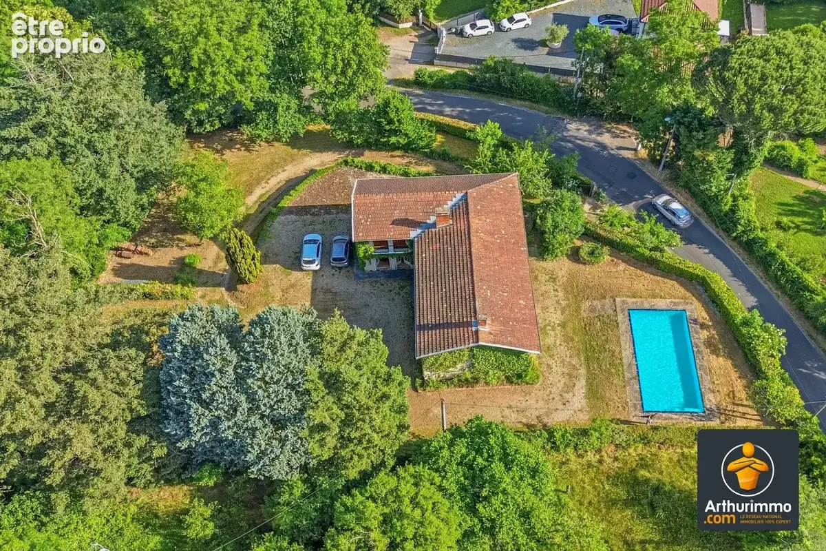 Maison familiale de caractère avec parc arboré, grand sous-sol et piscine – Saint-Genis-Laval - photo 17