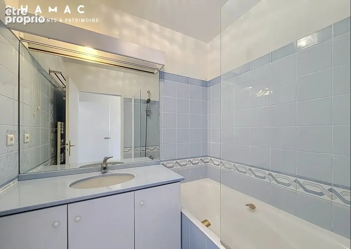 LYON 4 – CROIX-ROUSSE - T3 de 69 m² avec terrasse, piscine, garage et cave - photo 13