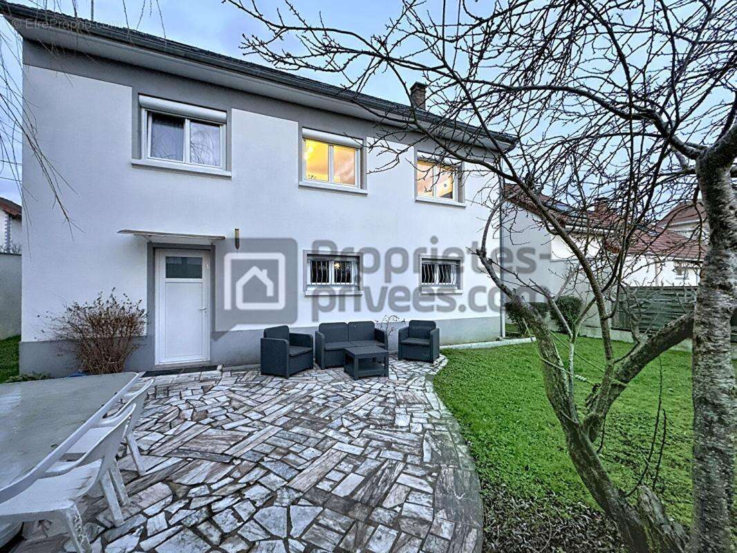 Maison à GRETZ-ARMAINVILLIERS