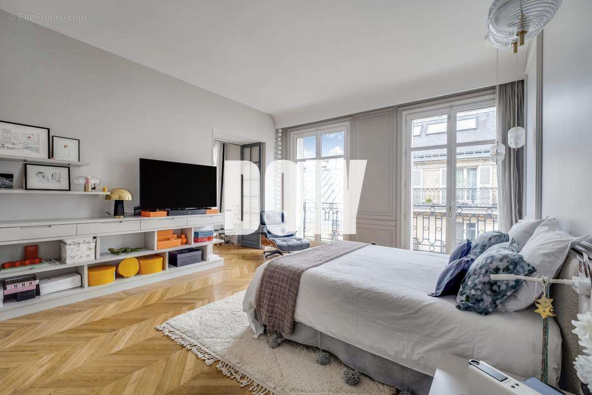Appartement à PARIS-8E