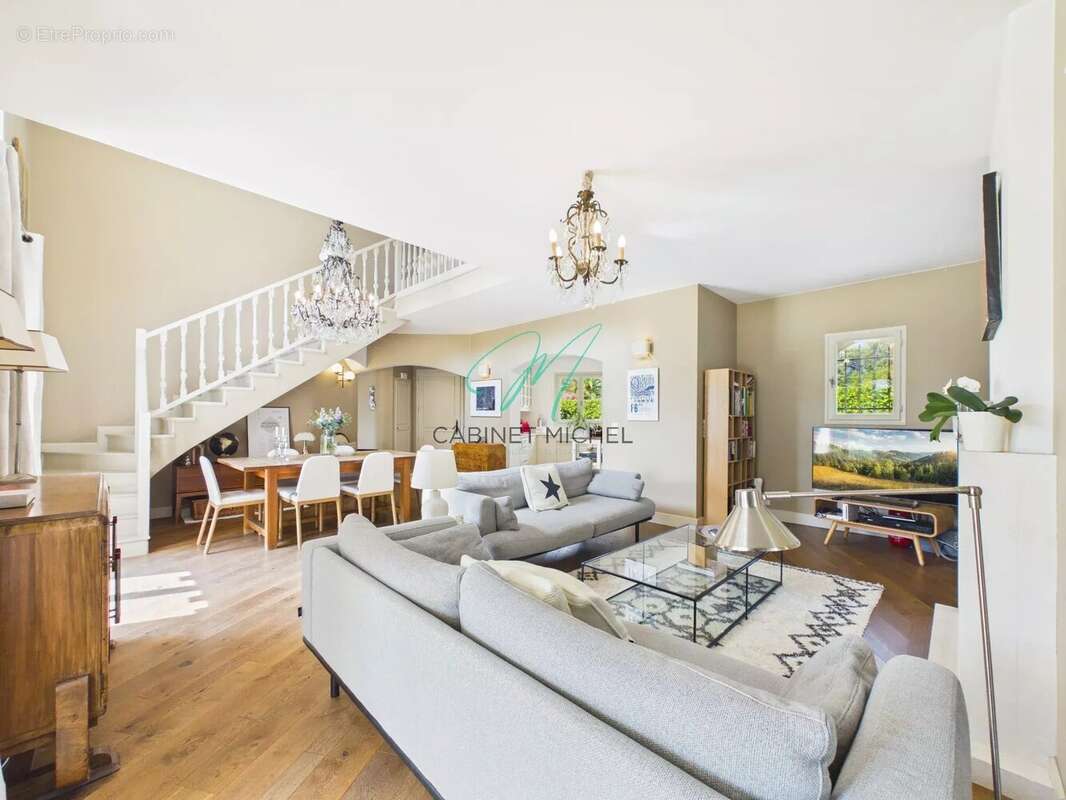 Maison à ROQUEFORT-LES-PINS