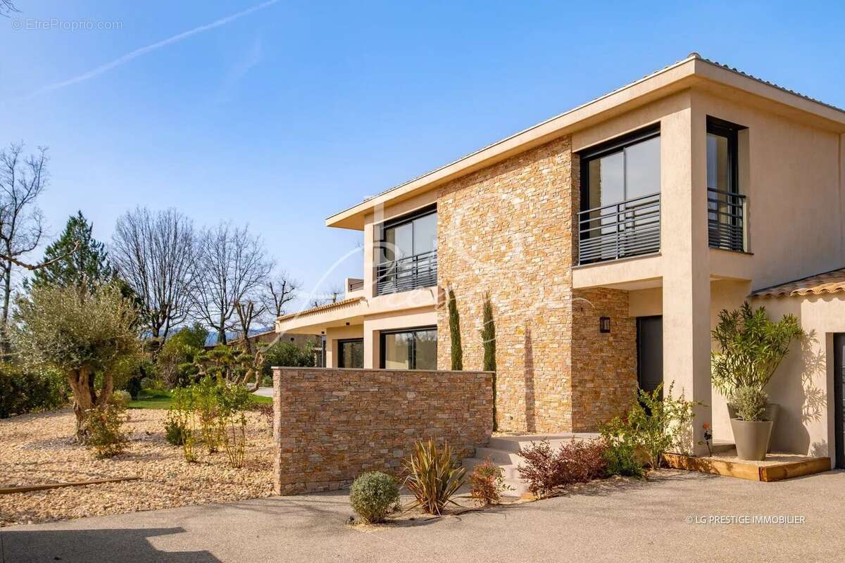 Maison à TOURRETTES