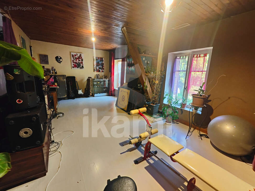 Ensemble immobilier avec terrain de 1 000 m2 et stationnement - photo 4