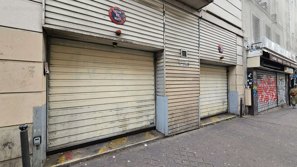 Parking à PARIS-18E