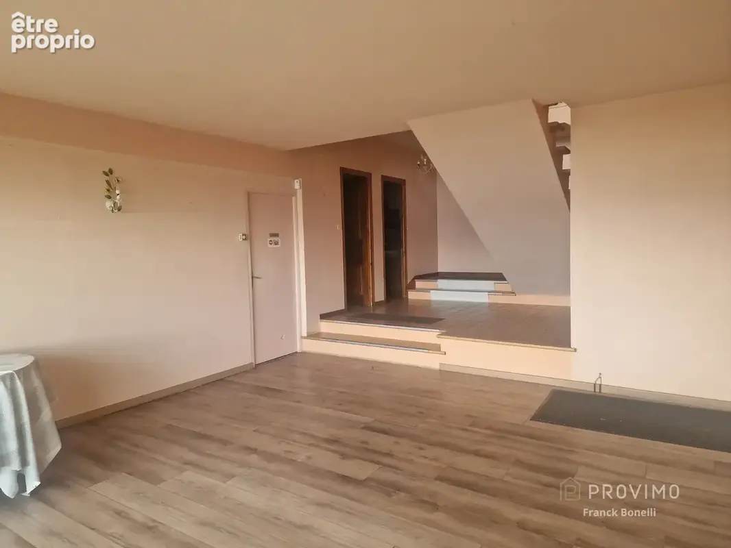 YVOIRE — Vue panoramique sur le Léman, deux terrasses et un potentiel rare - photo 10