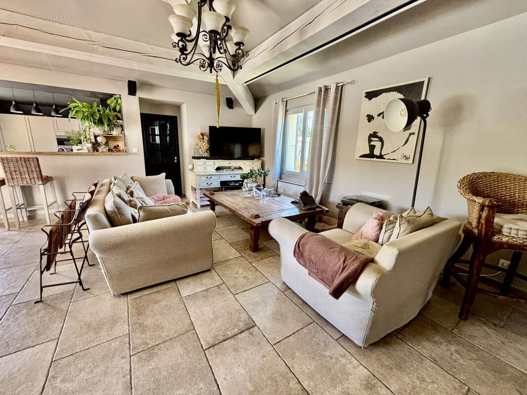 Commerce à MALAUCENE