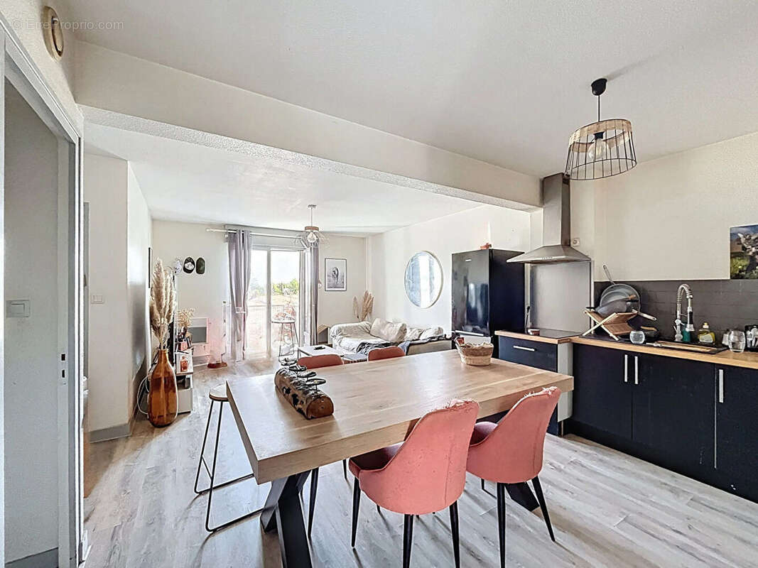 Appartement à PAREMPUYRE