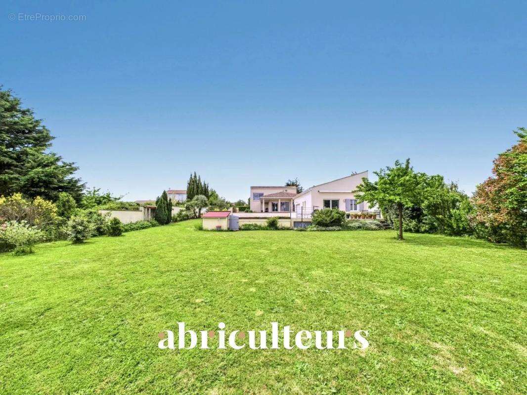 Maison à MORTAGNE-SUR-GIRONDE