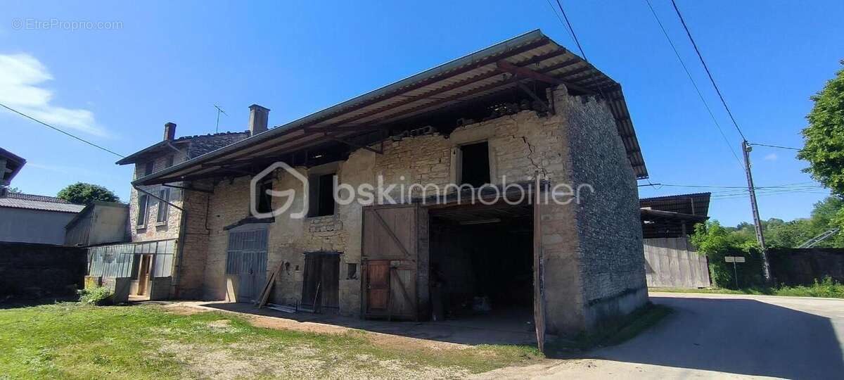 Maison à NEUVILLE-SUR-AIN