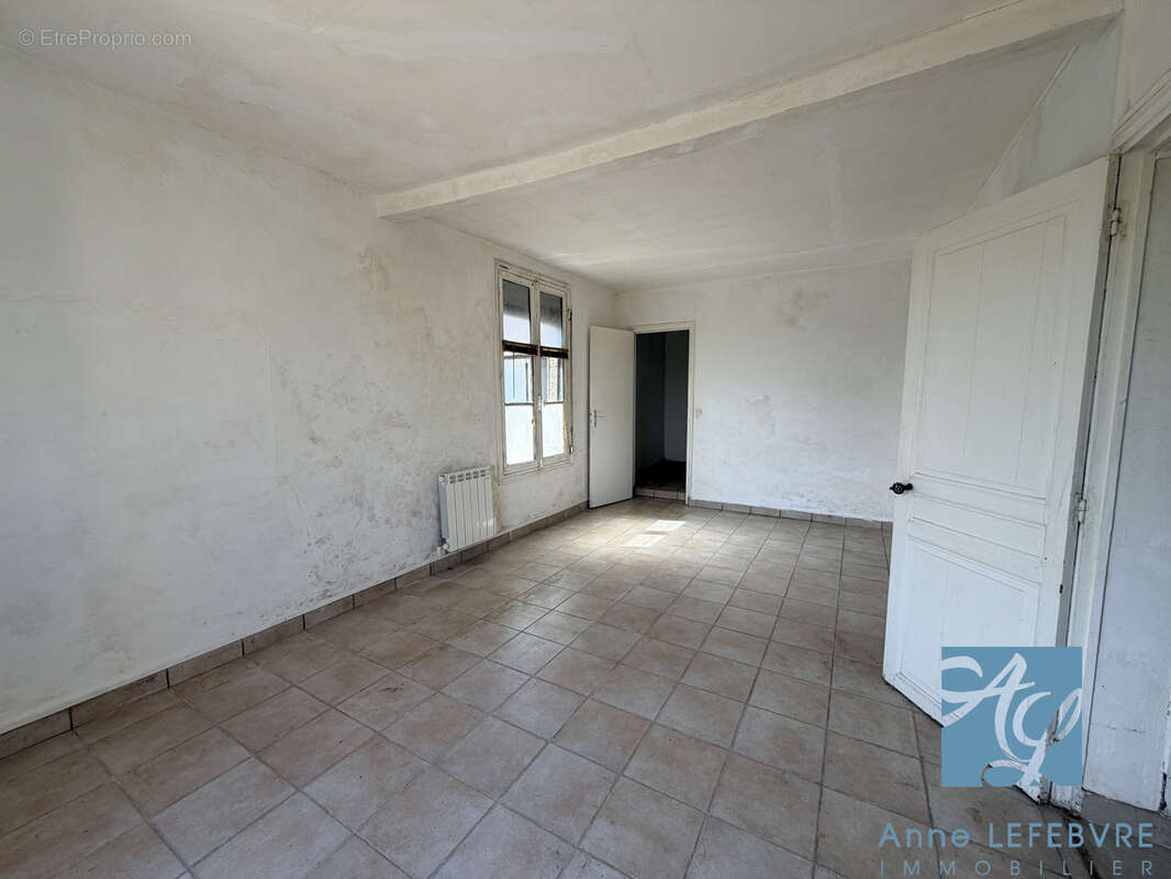 Centre à pied de cette maison de 5 pièces avec garage et jardin - photo 4