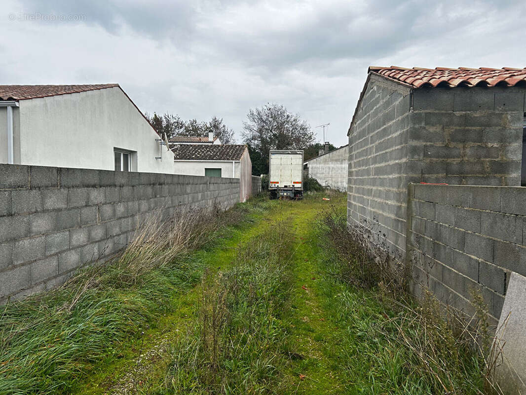 Terrain à SAINT-PIERRE-D&#039;OLERON