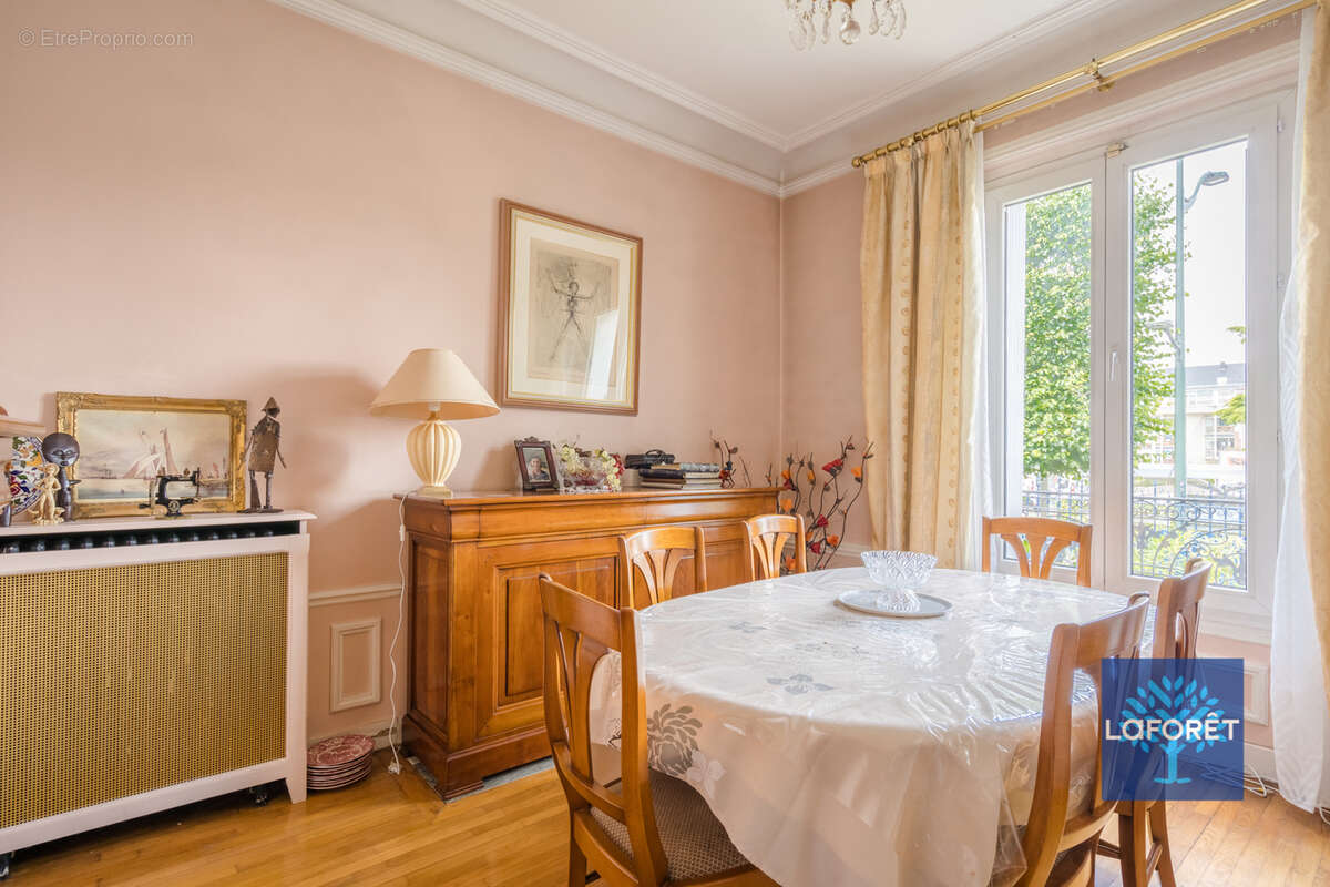 Maison à LES PAVILLONS-SOUS-BOIS