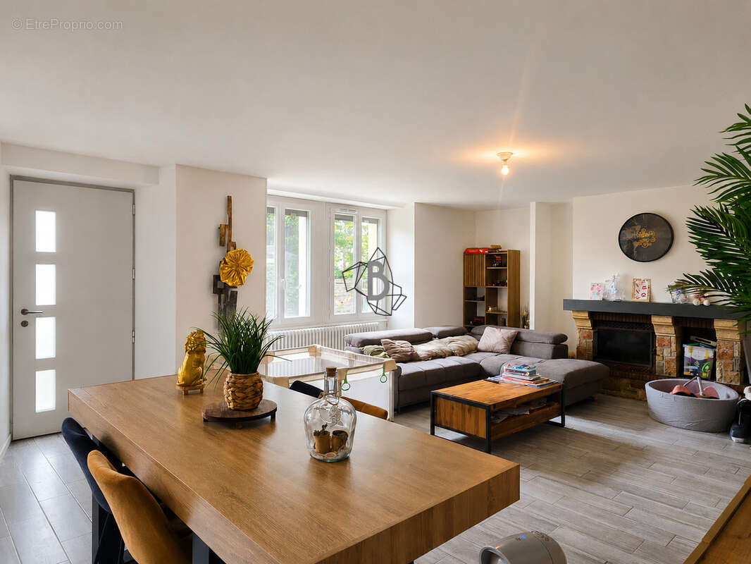 Maison à COMPS-LA-GRAND-VILLE