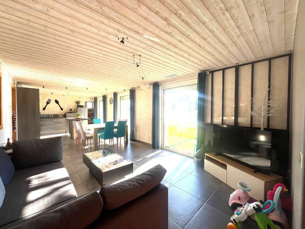 Maison à LA SALVETAT-SAINT-GILLES