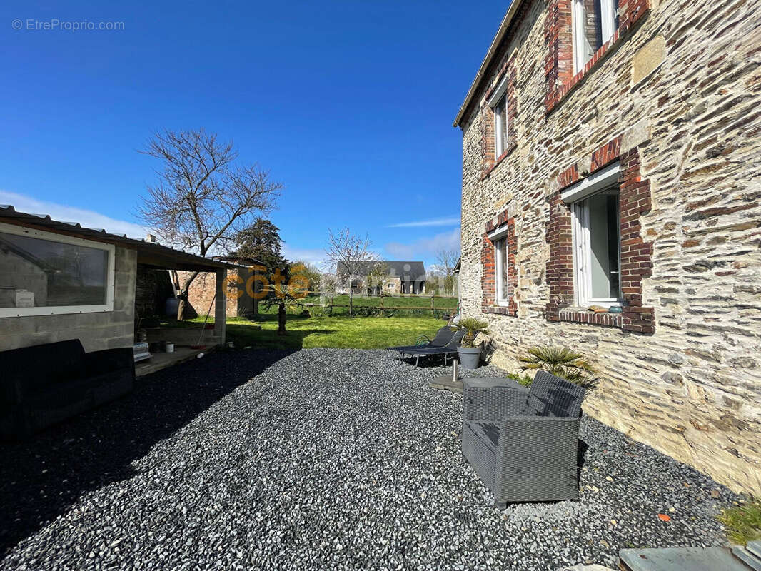Maison en pierres 7 pièce(s) 153 m2 Montfiquet - photo 2