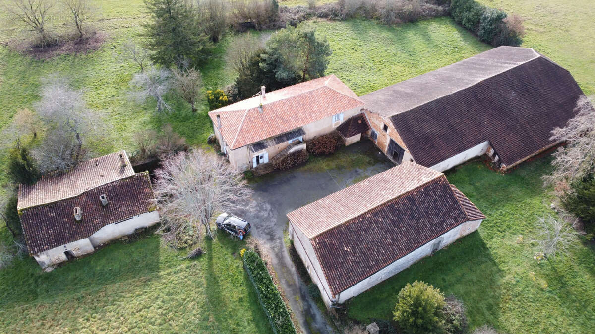 Maison à MAINZAC