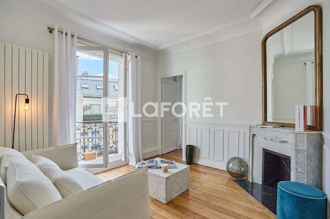 Appartement à PARIS-8E