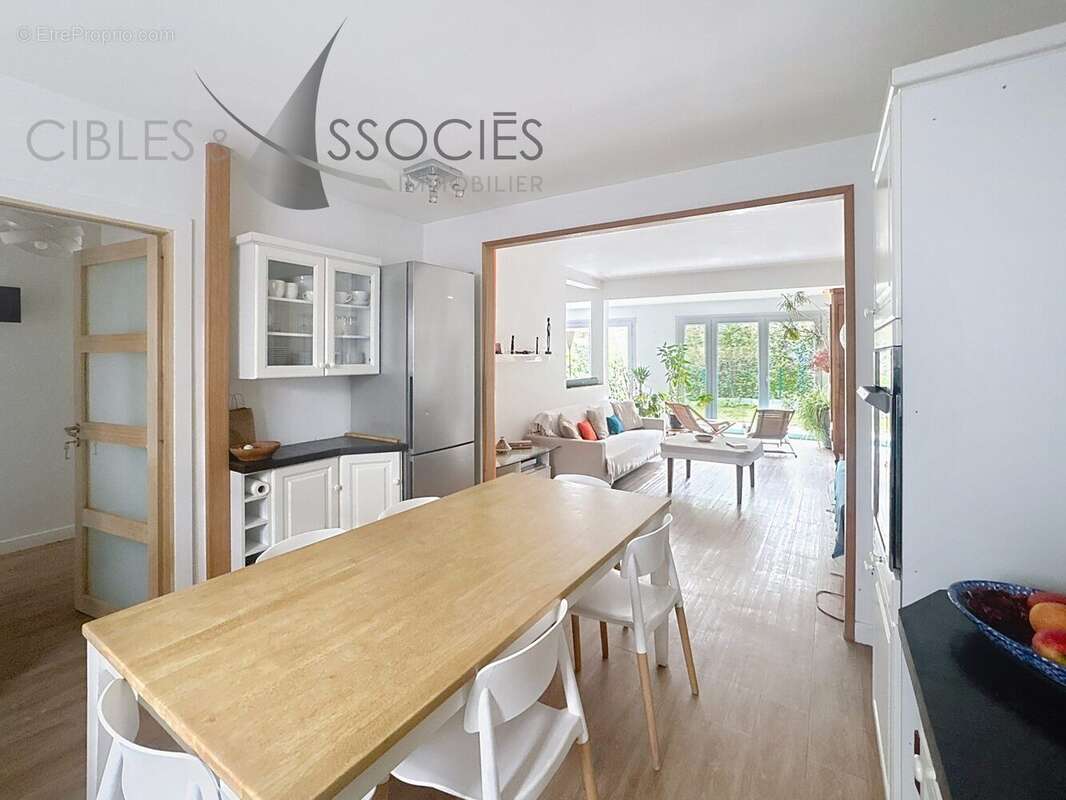 Maison 173 m² à La Rochelle  - photo 4