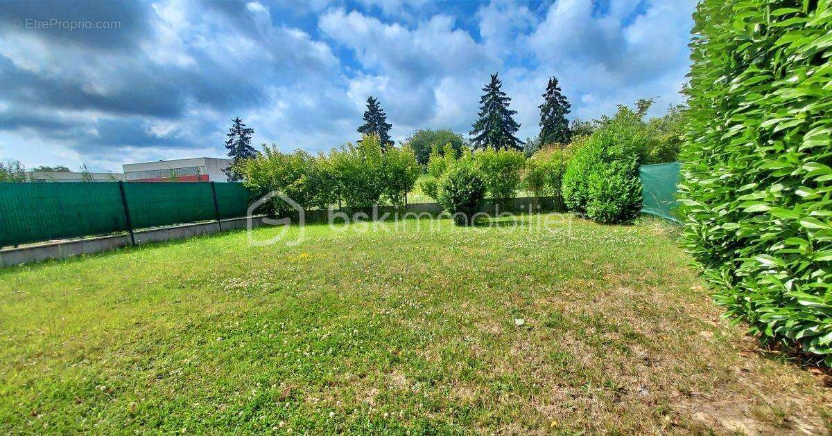 Appartement à LE MESNIL-SAINT-DENIS