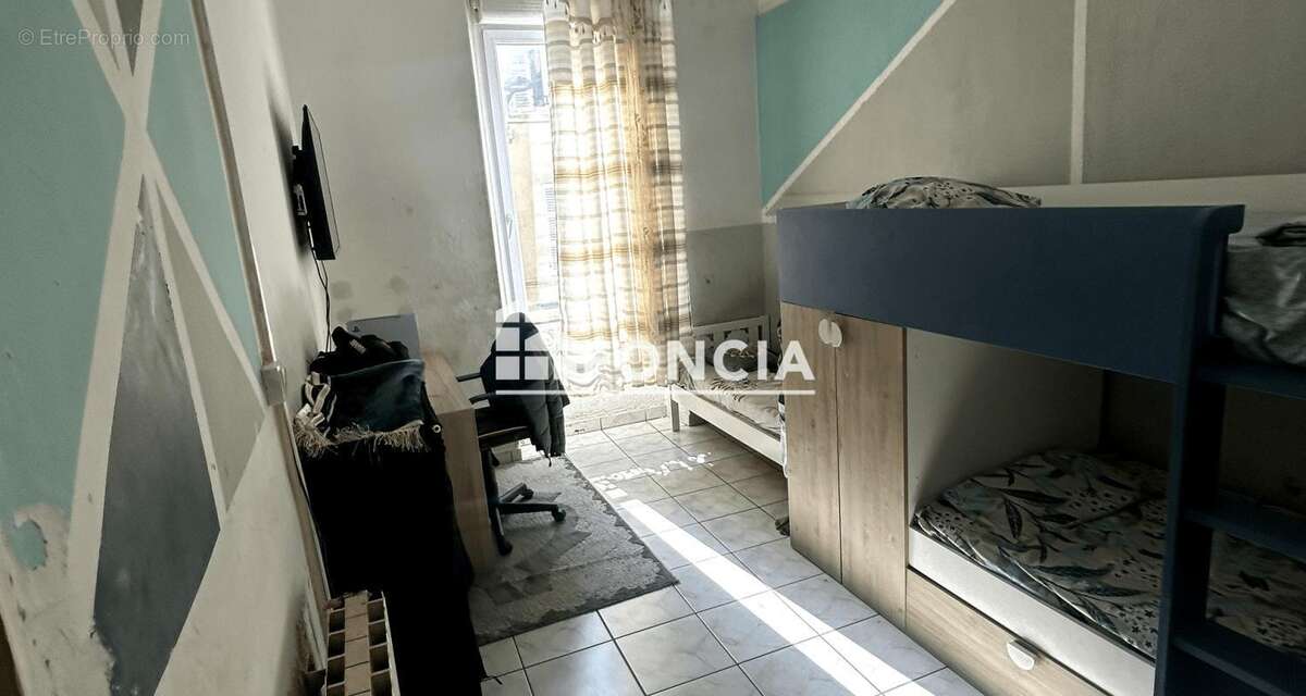 Appartement à MARSEILLE-4E