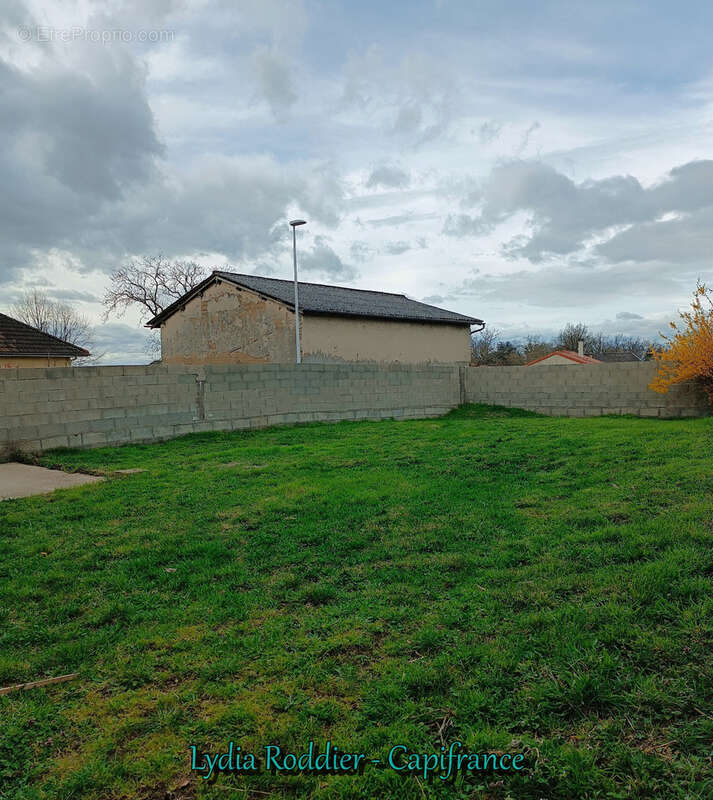Maison avec 4 chambres – terrain clôturé – deux terrasses - PUY GUILLAUME (63290) - photo 10
