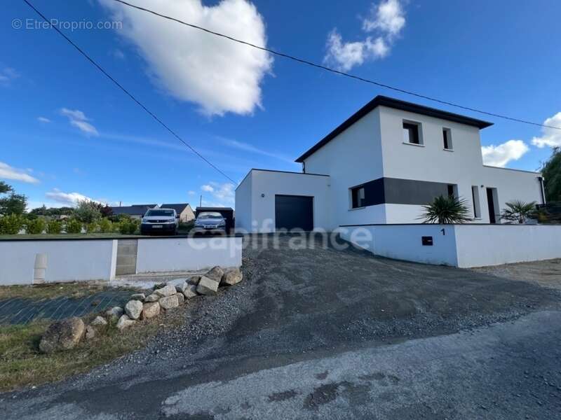 EXCLUSIVITÉ – Élégante maison contemporaine aux prestations soignées, à deux pas du bourg de Pommeret - photo 3