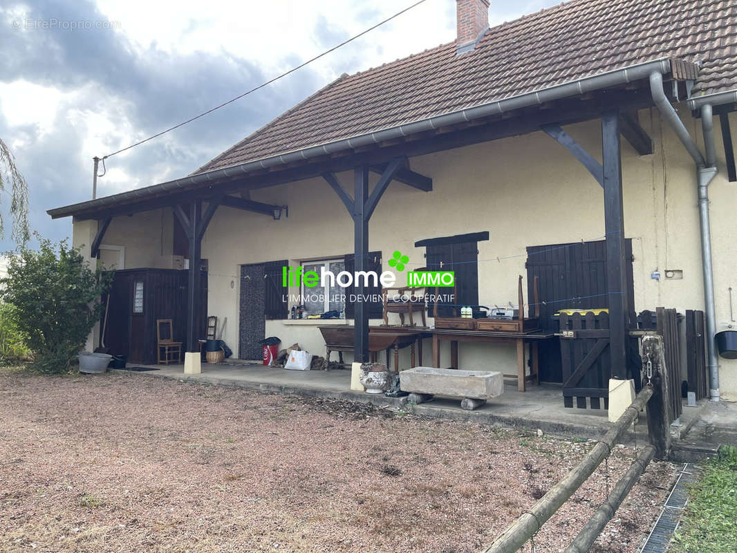 Maison à SAVIGNY-SUR-SEILLE