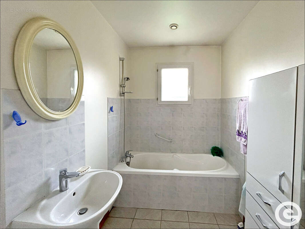 Maison à AILLANT-SUR-THOLON