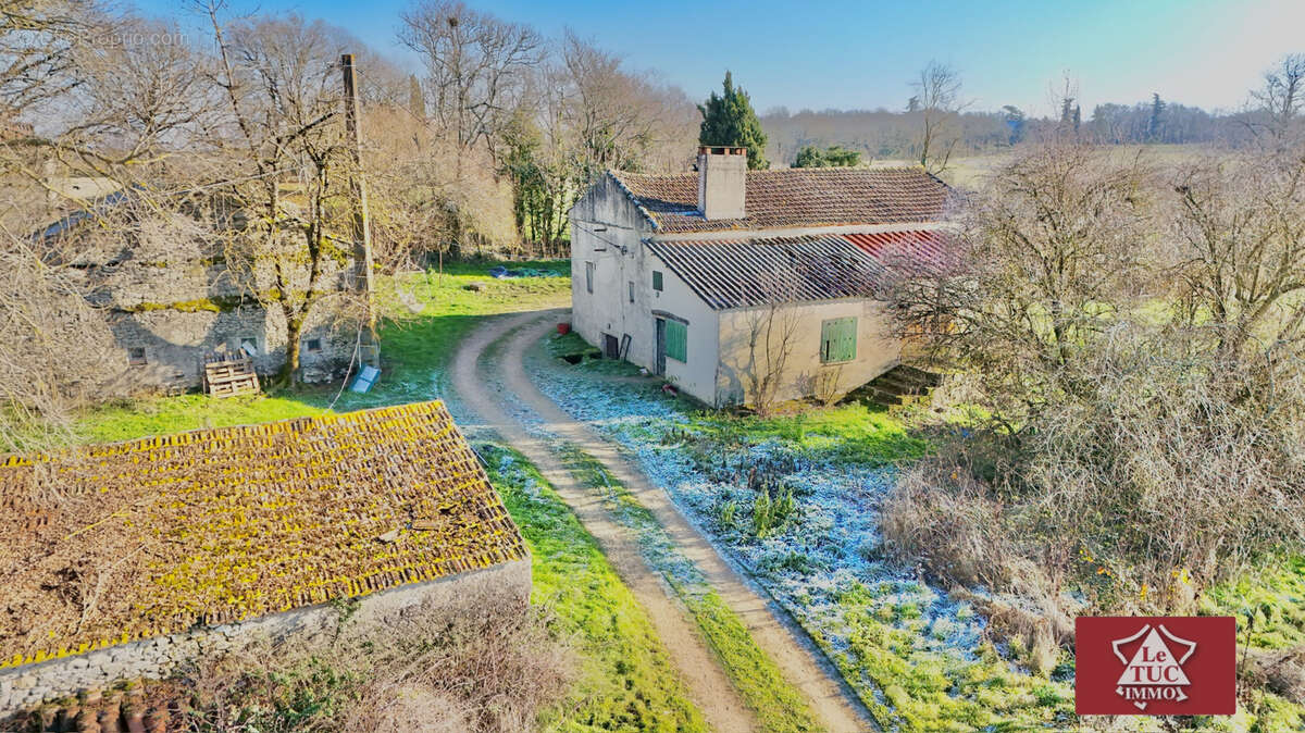 Maison à MAUROUX