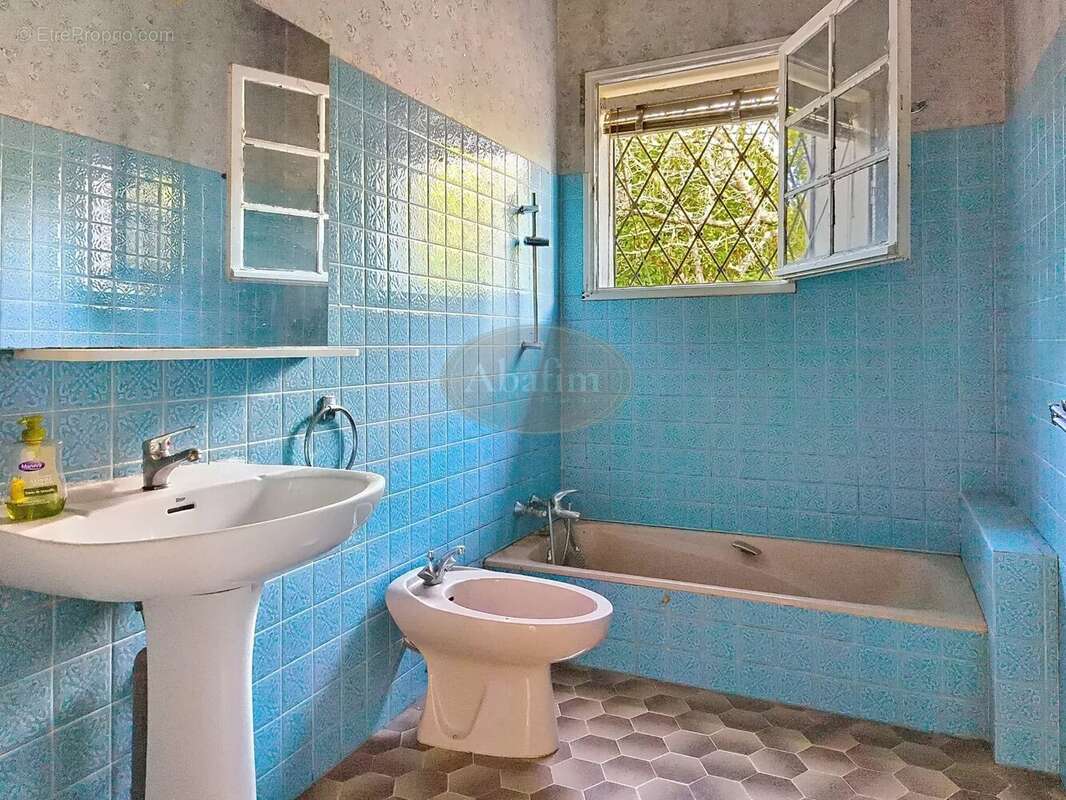 Maison à VILLECOMTAL-SUR-ARROS