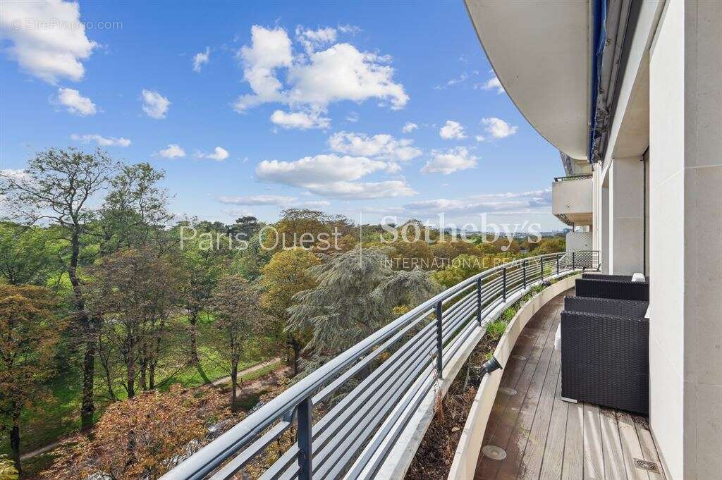 Appartement à NEUILLY-SUR-SEINE