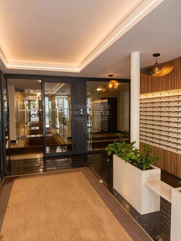 Appartement à PARIS-16E