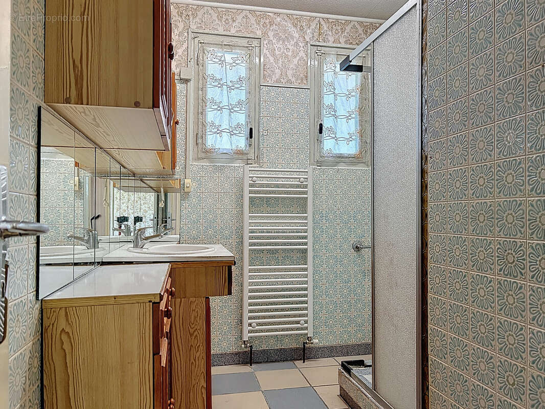 Maison à SAINT-PANTALEON-DE-LARCHE