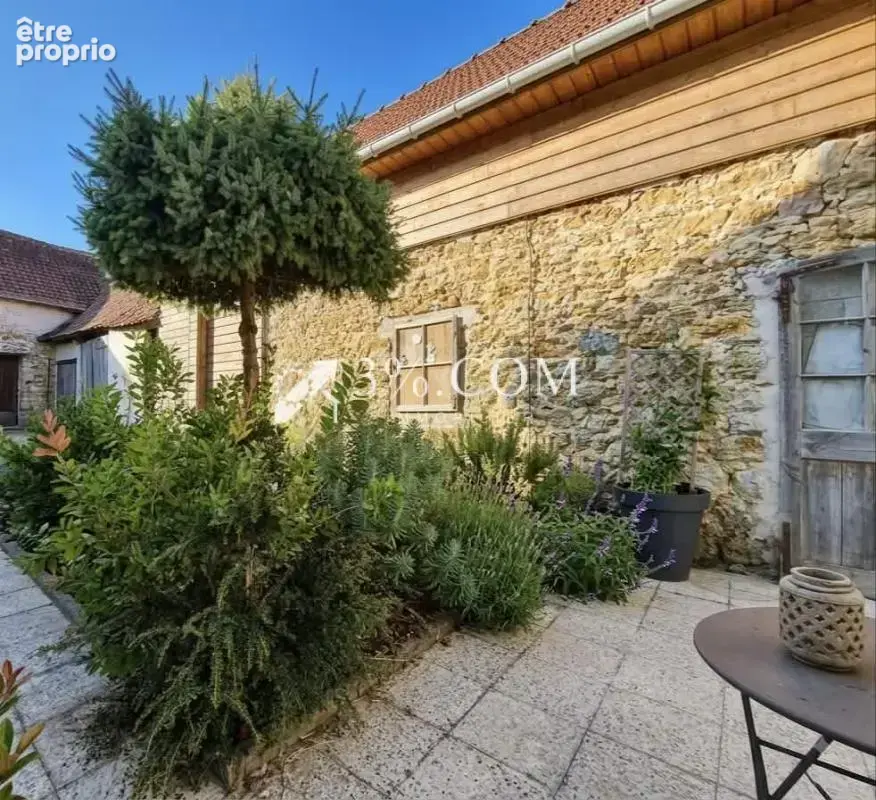 Longère de Charme avec dépendances et revenu locatif à Alinc - photo 12