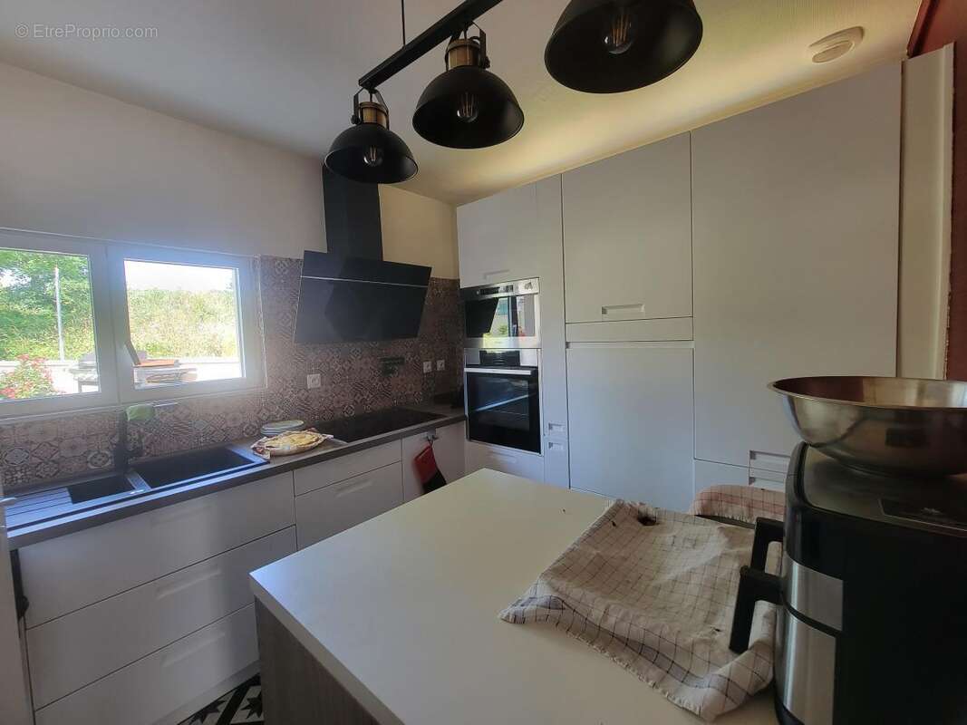 Maison 117 m² à Le Saint  - photo 6
