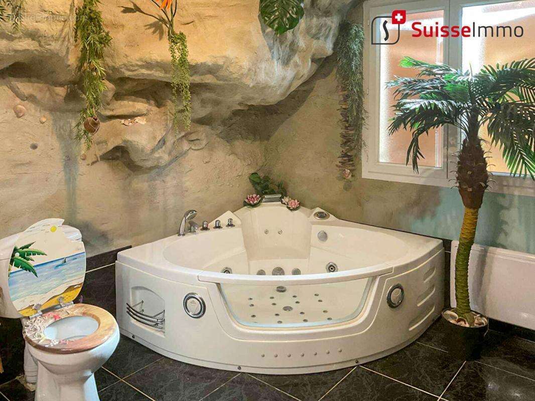 Maison à MONTBOUTON