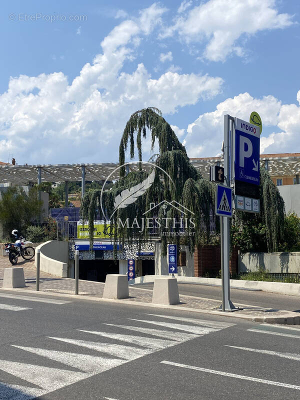 Parking à HYERES