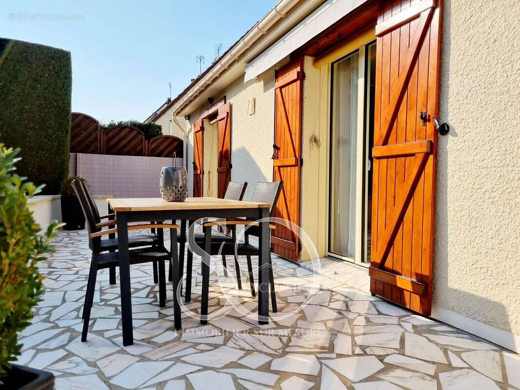 Maison à MEZIERES-SUR-SEINE