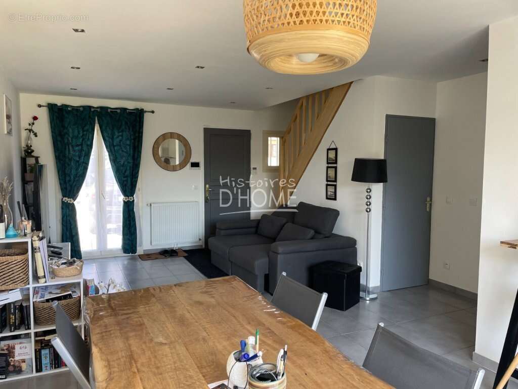 Maison à JOUY-LE-CHATEL