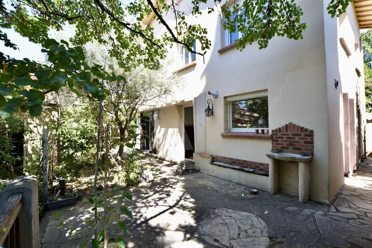 Maisons atypiques sur une grande parcelle - photo 3