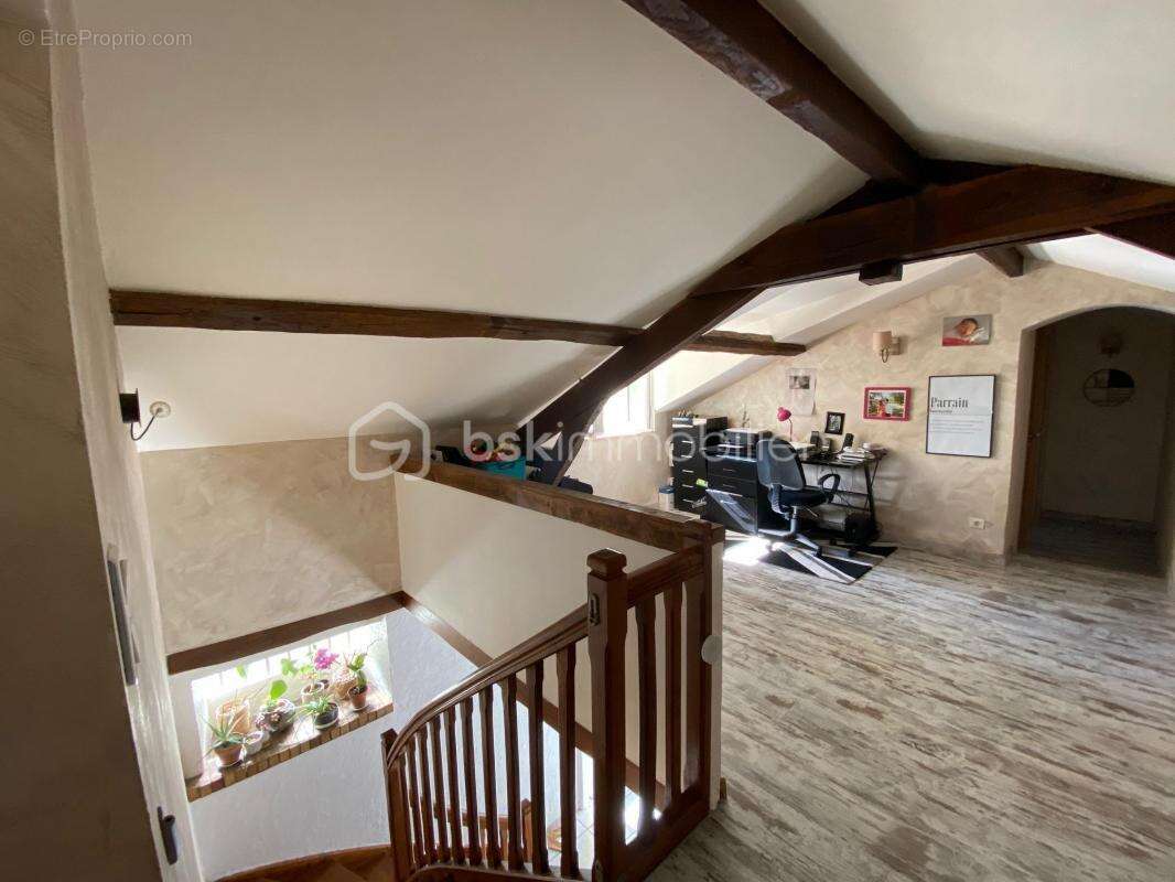 Maison à VILLECOMTAL-SUR-ARROS